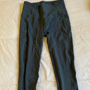 EUC Lululemon All the all the right places crop